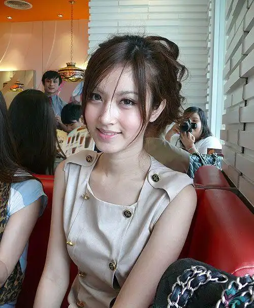 比利时男子与变性人结婚被瞒19年 曝泰国最美变性人