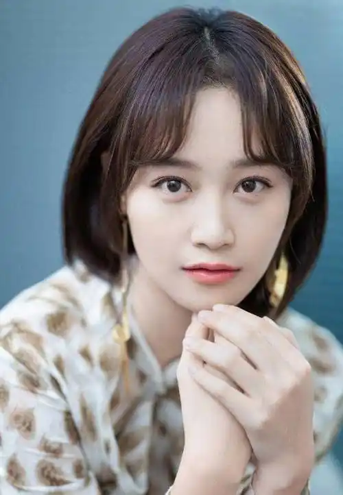 据蓝盈莹爆料,自己在进娱乐之前就曾遭到过蓝雪球的强烈反对,要求她