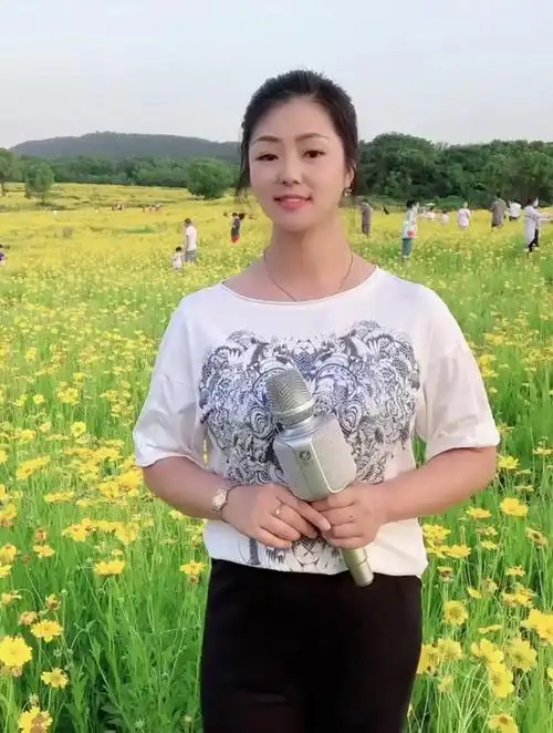 罗姣早期作品《叫一声我的哥》,是不是发现她长得像某个人?