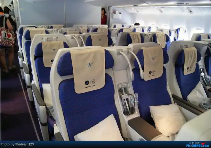 p>高端经济舱(英文 premium economy class)即通过差异化服务吸引公