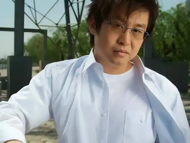 郑智化:走红后不留恋名利,娶贤妻日子平凡却幸福_歌曲_父母_创作