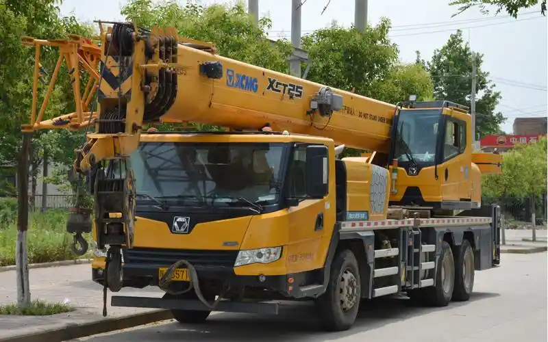 徐工xct25起重机吊装管道