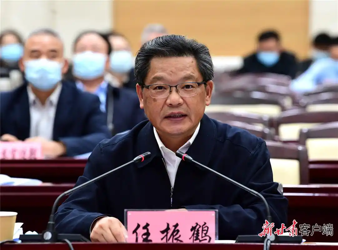 甘肃省长任振鹤谈疫情防控:逆水行舟用力撑