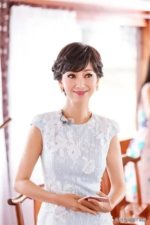 俗话说:女人是一辈子的公主,赵雅芝把这个观点一直运用在自己身上,半