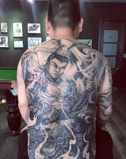 满背吕布纹身图片_成品背部写实人物西安义刺青纹身图案