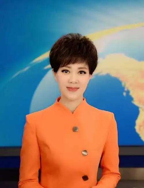 现担任央视新闻频道《新闻30分》《军情连连看》主播.