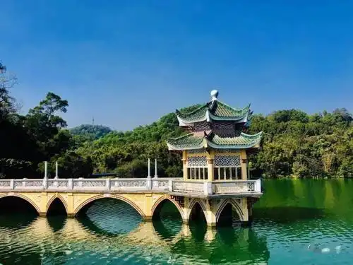 紧连古兜山省级自然保护区,是台山一条具有特色的绿色生态旅游风景线