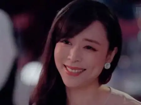 张静初新剧中再现"女神范",咬舌表情风情万种,颇为撩人