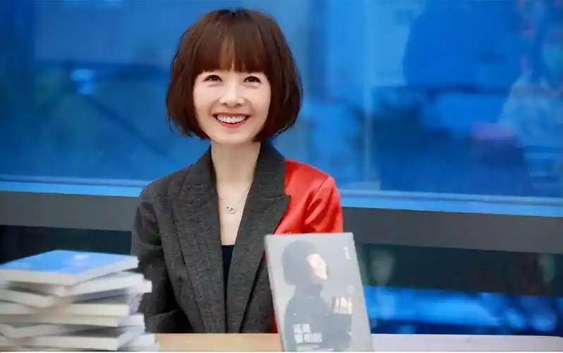 "陈鲁豫,怀孕6个月遭美籍丈夫抛弃,事业有成爱情苦_节目_朱雷_婚姻