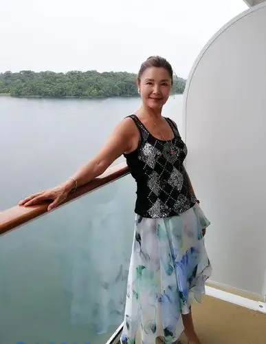 原创姜黎黎66岁还这么漂亮,素颜干黄焉瘪起码真实,比刘晓庆更优雅!