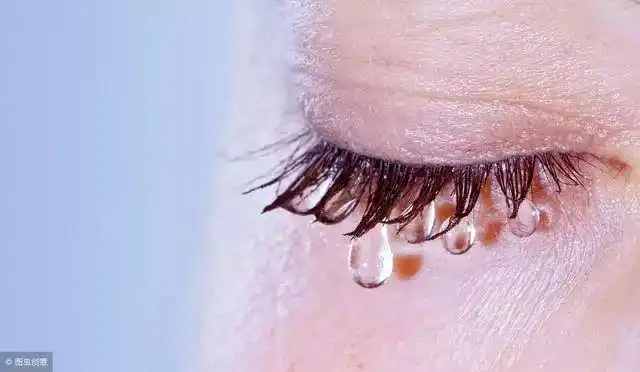 塔罗占卜选一滴悲伤的眼泪测有没有人偷偷的喜欢你