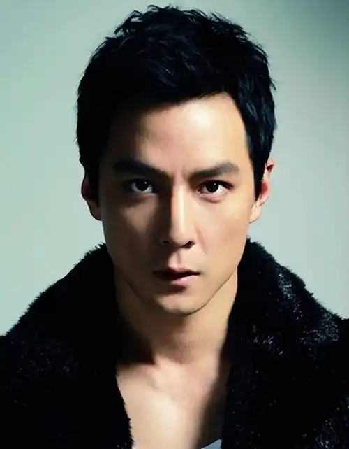 星座相关时,似乎看到过一个说法,说天秤座盛产高颜值的男人,吴彦祖就