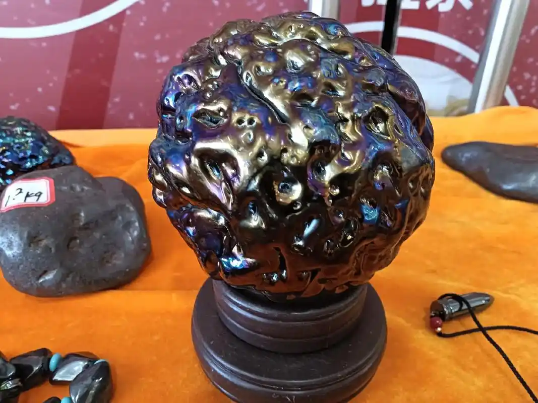 愿你石来运转 新疆动七彩玻璃陨石欣赏. - 抖音