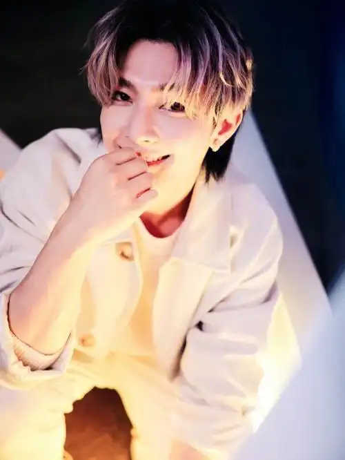 炎亚纶帅气壁纸分享