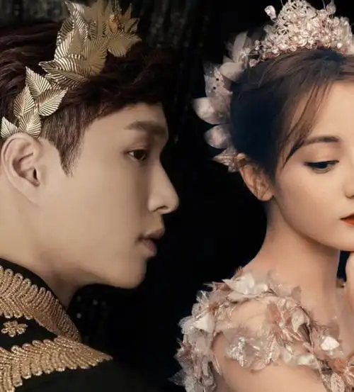 张艺兴热巴低调发糖演唱会海报戴同款皇冠网友被甜到了