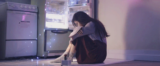 美女gif抱膝坐gif忧郁gif可怜gif