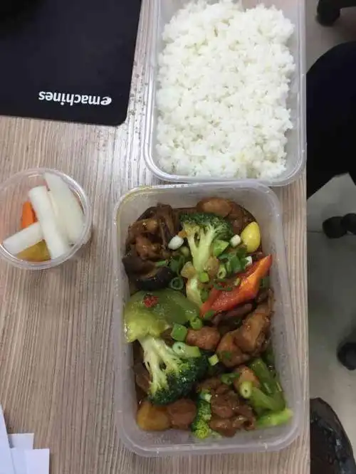 打分 超值划算的一家,现在办公室都爱叫的外卖～商家给配套了湿巾和