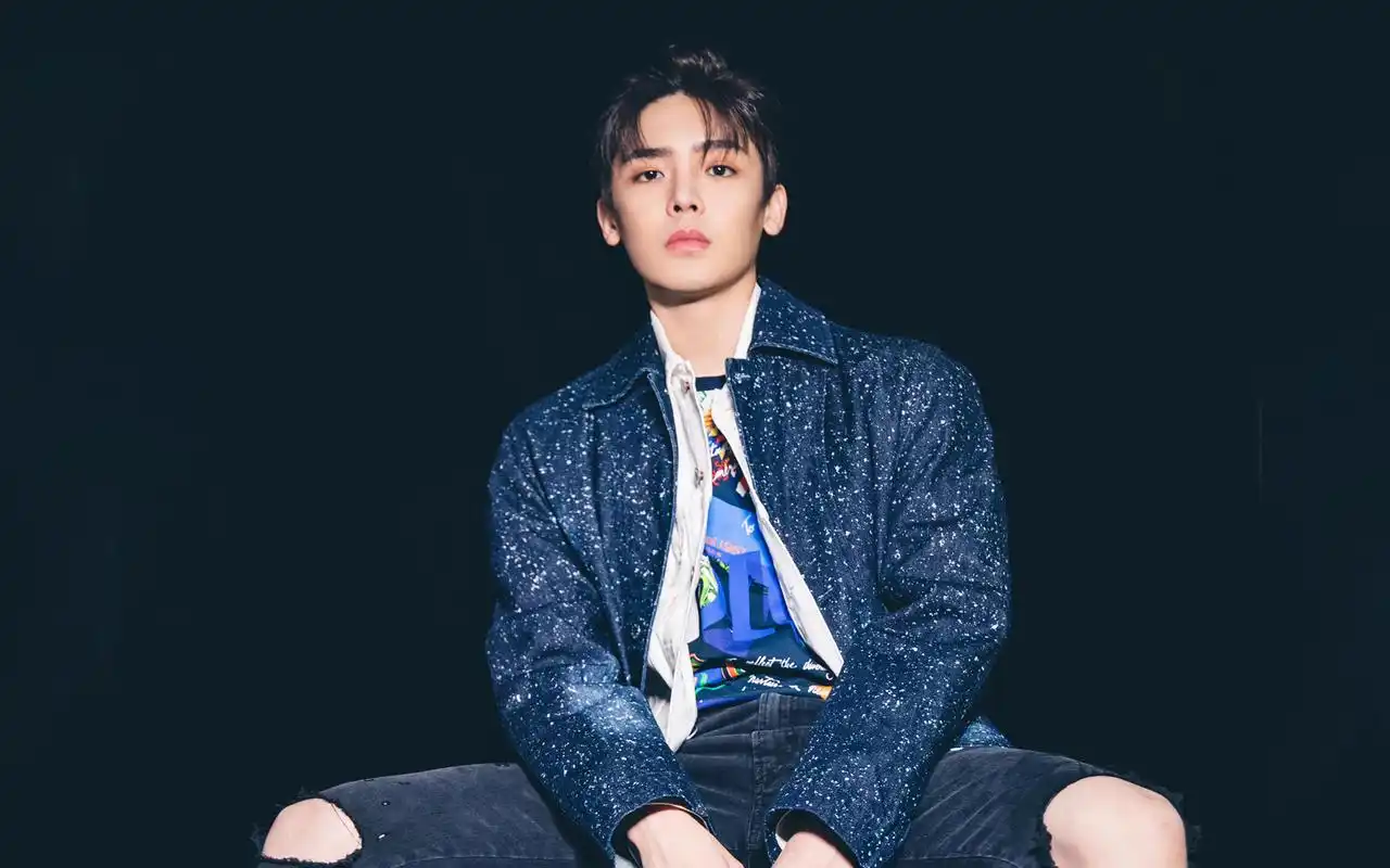 侯明昊帅气写真高清桌面壁纸