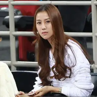 孙悦爱妻陈露现场观战