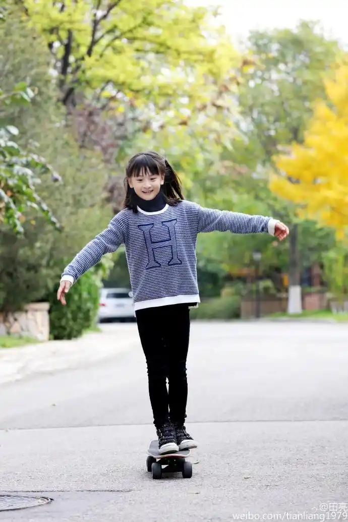 "森碟"田雨橙可爱俏皮图集,怪力小萝莉,萌样十足!