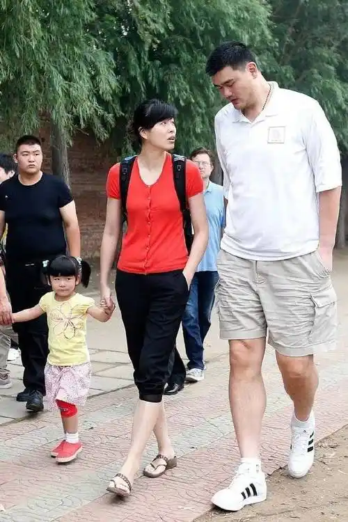 姚明12岁女儿身高已达1米85,韩国网友羡慕:是运动员或模特身高_姚沁蕾