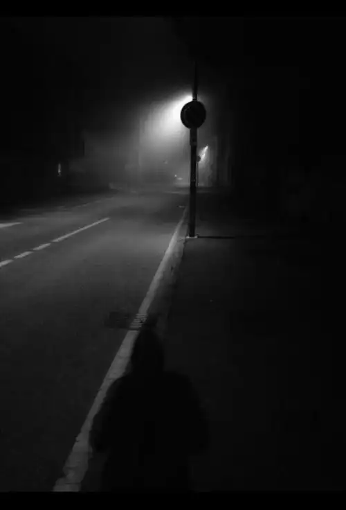 夜深人静,你总是孤身一人