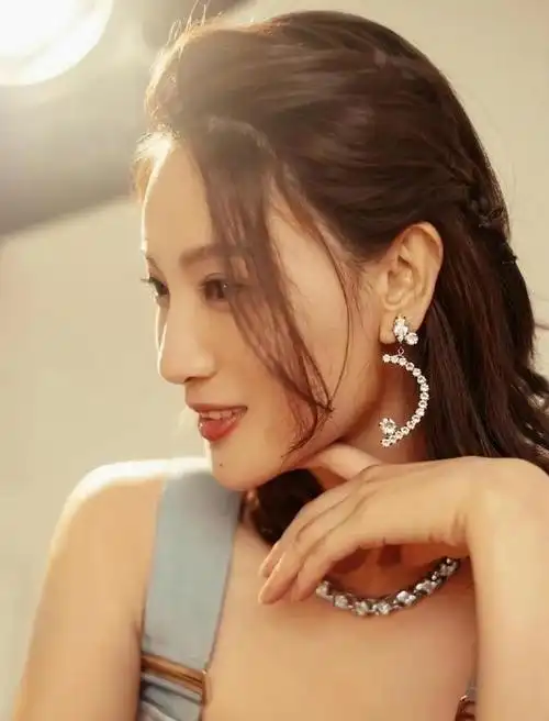 回顾侯梦莎貌美如花戏也好嫁小一岁的毛毅幸福圆满