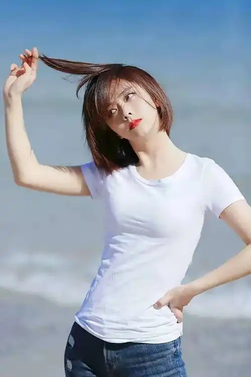 女演员毕业院校:北京电影学院表演系体重:44公斤身高:162厘米出生地