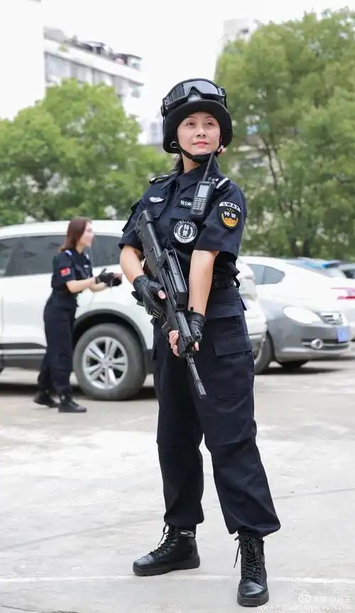 女特警的风采/献给国庆70周年