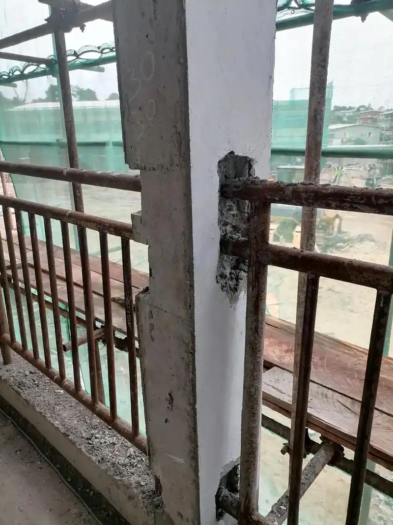 加蓬学校一标段,河北老板解华文干的学校走廊栏杆,20x30c - 抖音