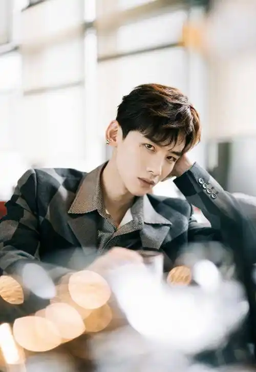 白敬亭:早期被女记者恶意采访,为了梦想睡过地铁,他有多卑微?