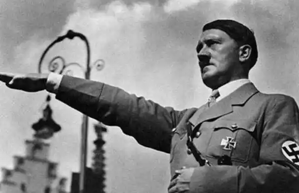 宣传下,无数德国女性自愿加入了生命之泉,主动走进生育农场,做了纳粹