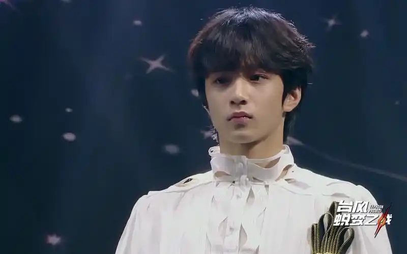 刘耀文台风蜕变之战第二次公演少年