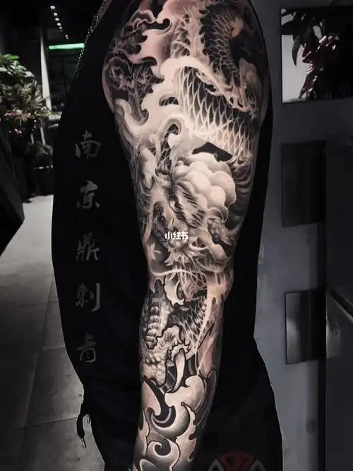 新传统龙花臂纹身