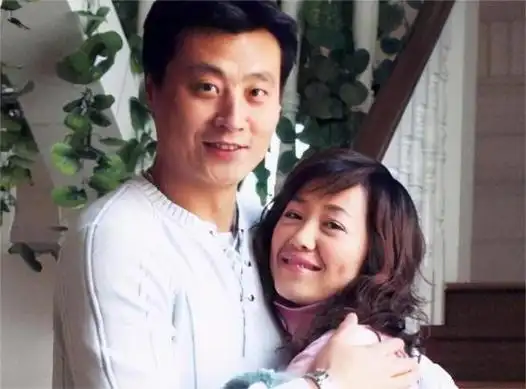 老婆,住9平米地下室7年,成名后却坚决不换糟糠妻|郝平|周杰|富贵|黄蕾