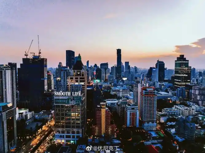 曼谷之巅|迷人夜景尽收眼底#城市里的多巴胺风景#当太阳渐渐西沉,曼谷