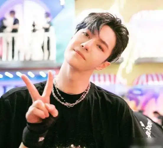 男星歪头杀绝了杨洋可爱吴磊帅气看到肖战糖分超标