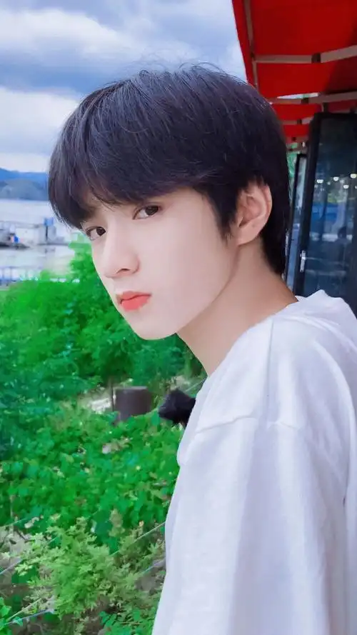 今日份壁纸时代少年团刘耀文1215