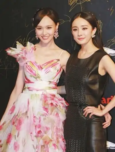 每年一度的颁奖典礼或者大盛典的明星聚会都是各家粉丝和网友们备受