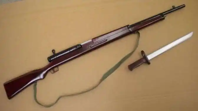 "三八大盖"步枪是日军武器,枪上加装防尘盖,就是侵华的罪证-影视综