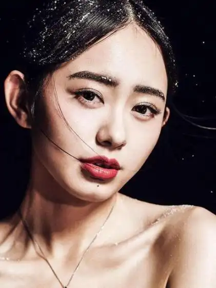 噘嘴女人面相图片