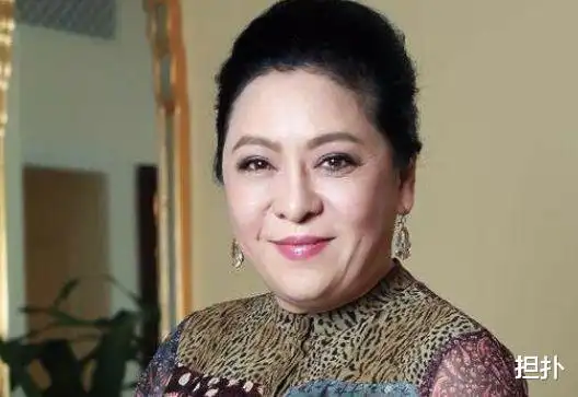 陈岚|身上一件羽绒服就8万多,一颗钻石7600万,她才是香港隐形女首富