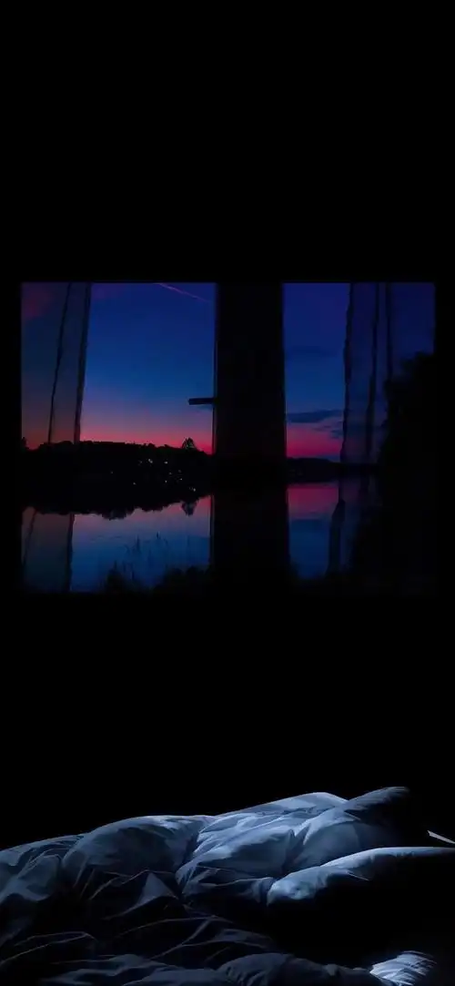 就让人不让脱颖而出啦那么黑色系壁纸就像咱们晚上给手机调低亮度一样