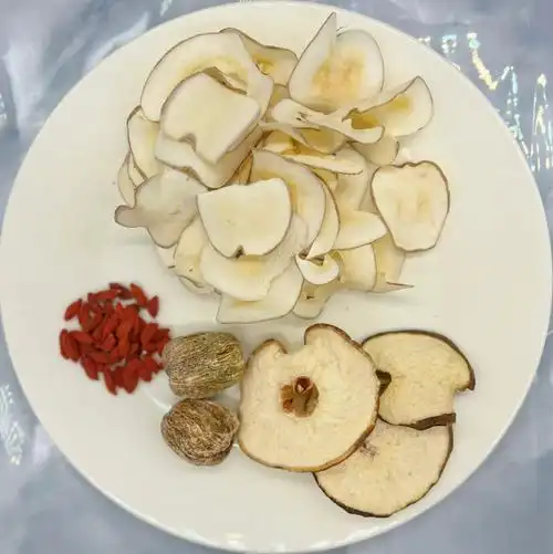 [打卡r]功效:雪梨海底椰一般是指海底椰炖雪梨,具有很好的滋阴润肺