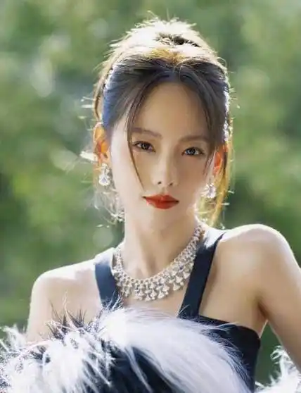 看到张嘉倪在浪姐上的变化,买超装不下去了,直呼不可能放手?