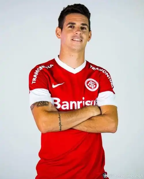 奥斯卡出生于1991年9月,2008年升入圣保罗一线队,曾效力于巴西国际