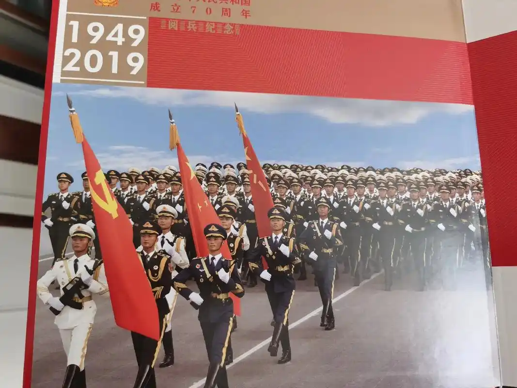70周年阅兵纪念礼盒.#国庆 #阅兵 #解放军 #中国 #邮 - 抖音