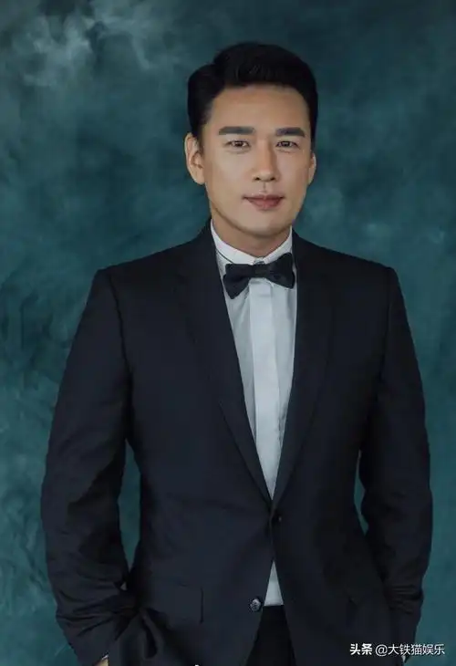 王耀庆跟王策是同龄人,但是他们的市场定位完全不一样,王策已进入"爹