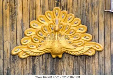 云南省瑞丽市傣族文化元素图腾装饰物孔雀开屏工艺品建筑景观