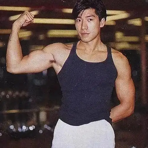 乌鸦哥张耀扬:30岁前的长相是爹妈给的,30岁以后是"相由心生"_网易